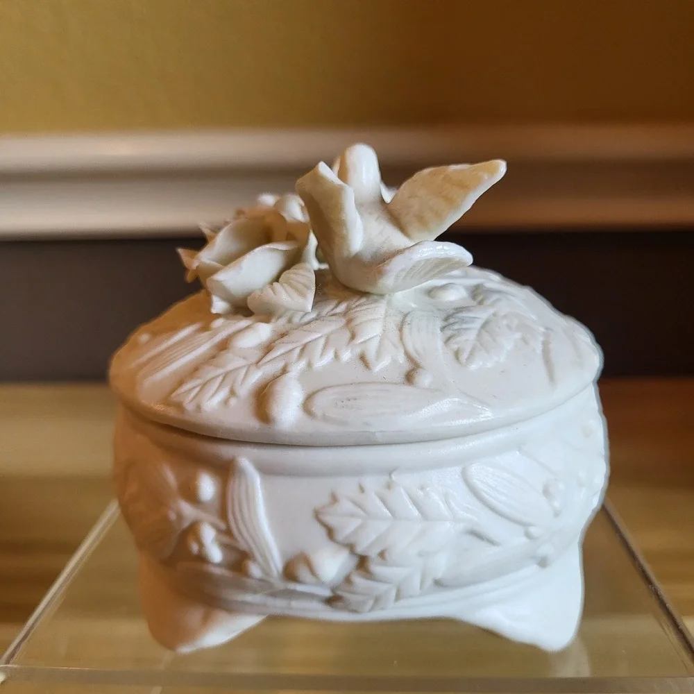 Berkeley Designs Ceramic Bisque Round Trinket Box With Lid Love Birds & Roses